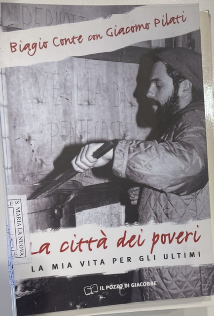 Copertina del libro La città dei poveri . La mia vita per gli ultimi