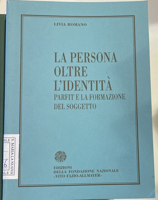 Copertina del libro La persona oltre l’identità