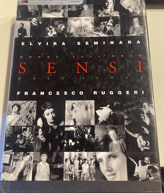 Copertina del libro Sensi donne sull'orlo dell'isola